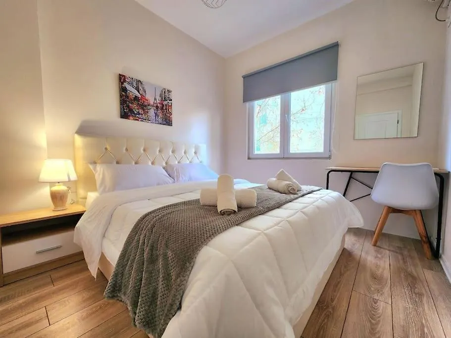 Toptani Central Deluxe Flat W 24H Check In Tirana