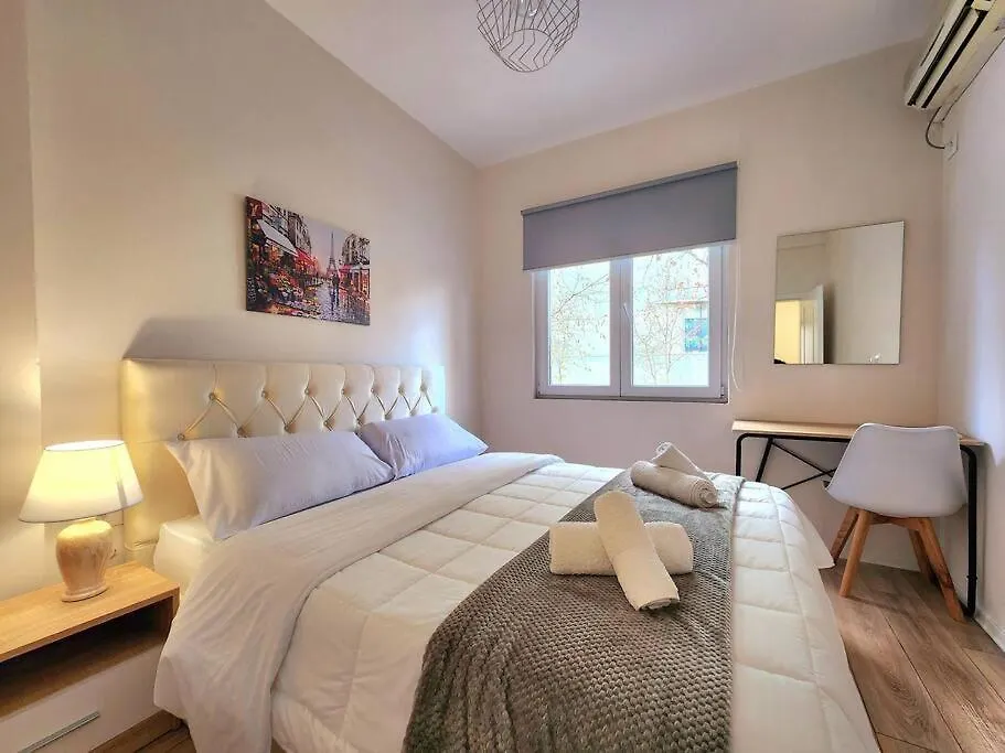 Toptani Central Deluxe Flat W 24H Check In Tirana Albania