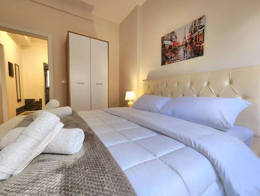 Toptani Central Deluxe Flat W 24H Check In Tirana